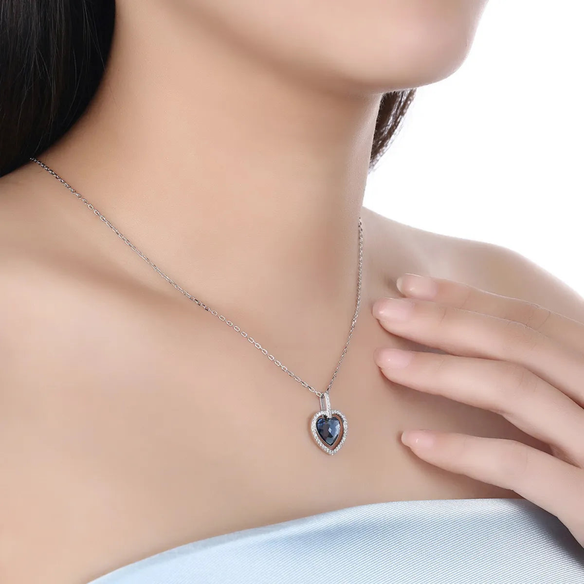 ETHEREAL Crystal Diamond Heart Necklace